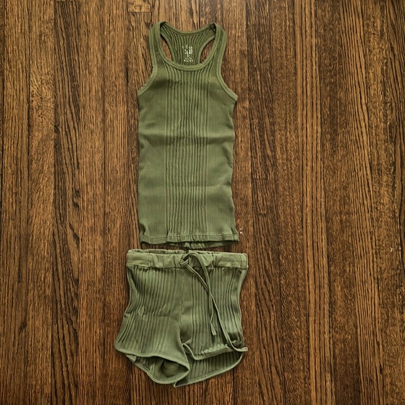 Sunchild ribbed, crew neck tank top with matching shorts in khaki. Size 8. - Picture 1 of 5